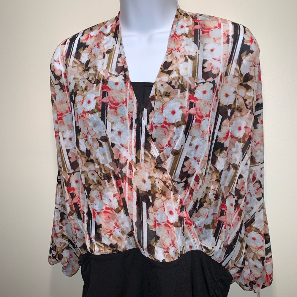 New with tags Jennifer Lopez polyester top Sz Md